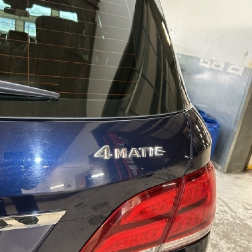 Mercedes før polering i Horsens med mat lak og mindre ridser ved baglygte