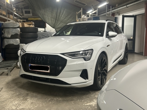 Audi e-tron efter bilpleje i Horsens med ren lak og flot helhedsindtryk