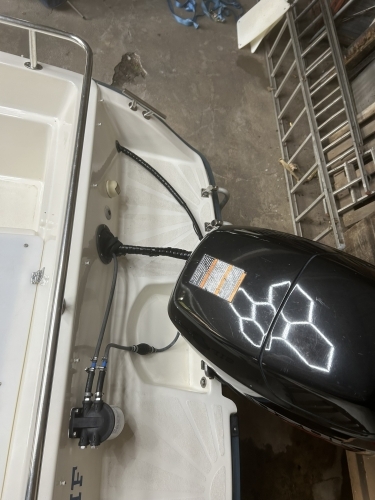 Bådmotor og bagende efter klargøring i Horsens med rengjorte overflader og pæn finish