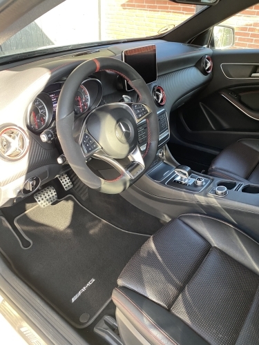 Mercedes AMG med flot og rengjort kabine efter bilrengøring i Horsens