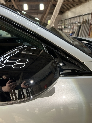 Sidespejl efter polering i Horsens med forbedret glans og ren finish