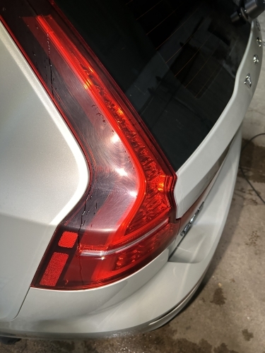 Baglygte før polering i Horsens med ridser og mat finish i overfladen