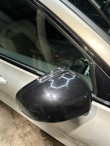 Sidespejl før polering i Horsens med synlige vaskeridser og mat overflade