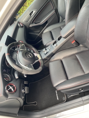 Førersæde og kabine i Mercedes A-Klasse efter indvendig rens i Horsens