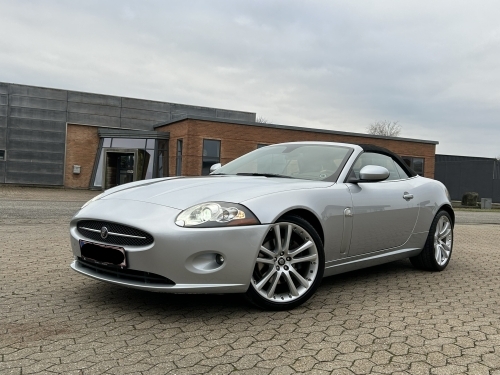 Jaguar efter bilpolering i Horsens med flot glans og velplejet lak