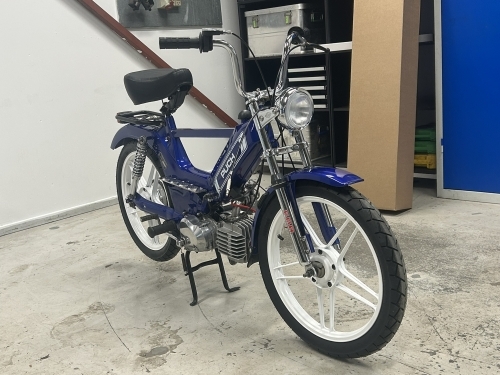 Puch knallert efter rengøring og klargøring i Horsens