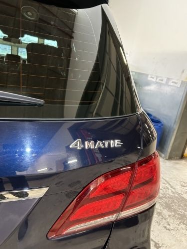 Mercedes før polering i Horsens med mat lak og mindre ridser ved baglygte