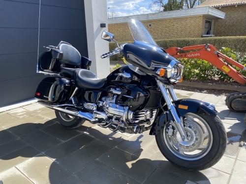 Motorcykel efter polering i Horsens med blanke overflader og velplejet finish