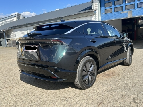 Nissan efter bilpolering i Horsens med blank lak og flot finish