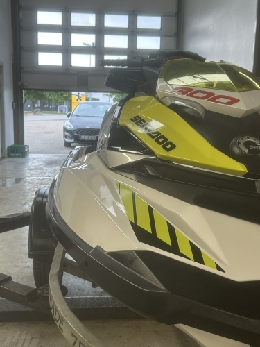 Sea-Doo vandscooter efter bådpleje i Horsens med rengjort side og flot finish
